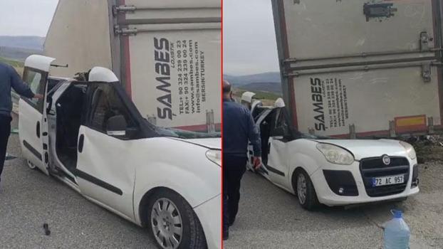 TIR'ın dorsesi, radar aracının üzerine devrildi; jandarma personeli yaralandı