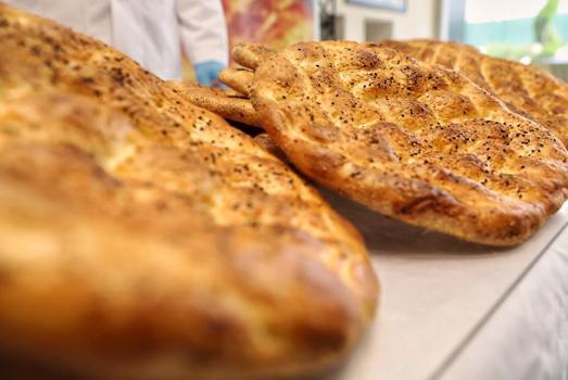 Bursa'da 450 gramlık BESAŞ ramazan pidesi 25 TL