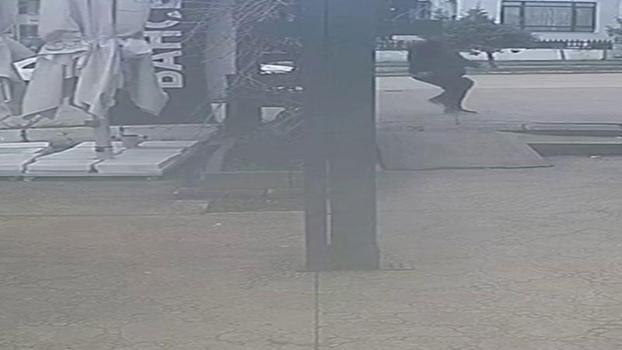 Tabancayla ayağından vuruldu; o anlar kamerada