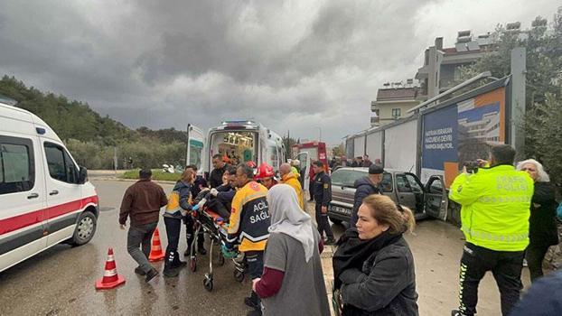 Fethiye’de otomobil istinat duvarına çarptı: 1 ölü, 3 yaralı