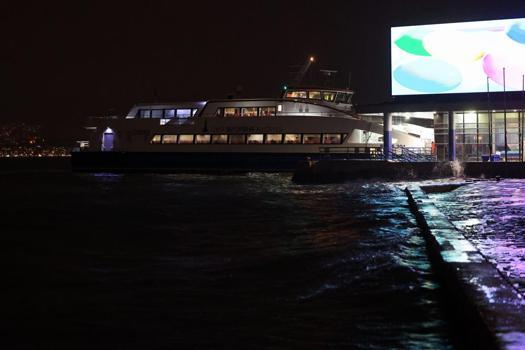 İzmir’de sağanak; cadde ve sokaklar göle döndü, sürücüler zor anlar yaşadı (3)