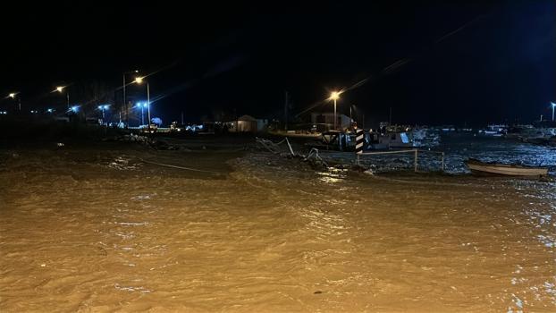 Çanakkale’de sağanak: Kepez Çayı ve Sarıçay taştı