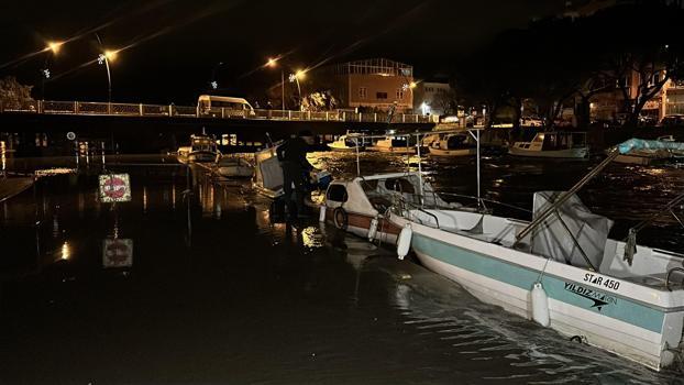 Çanakkale'de sağanak: Kepez Çayı ve Sarıçay taştı (2)