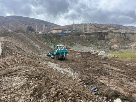 Elbiz Deresi temizleniyor