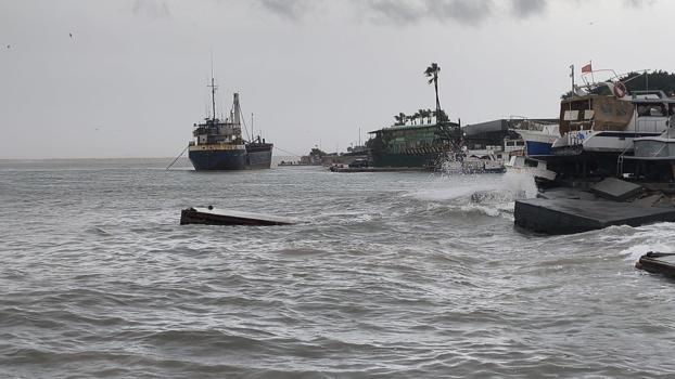 Doğu Akdeniz'i sağanak ve fırtına vurdu