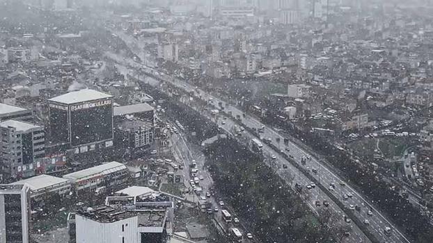 İstanbul'da etkili olan kar yağışı havadan görüntülendi