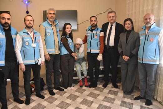Bitlis'te 101 yaşındaki kadına evde sağlık hizmeti/Ek fotoğraflar