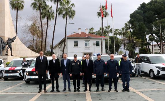 Alanya'da polis ve jandarmaya 15 araç