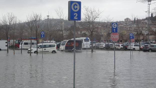 Kocaeli’de lodos; deniz taştı, yollar göle döndü (2)