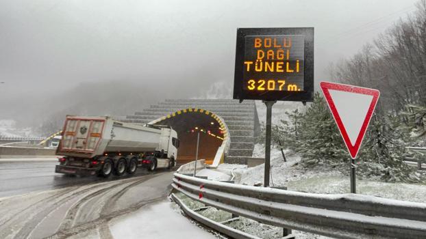 Bolu Dağı'nda kar yağışı etkili oldu