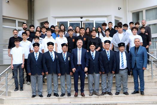 Öğrencilerden gazilere vefa