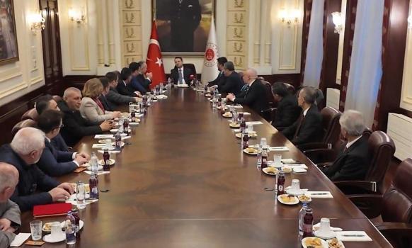 Bakan Gürlek, Nevşehir Valisi Ali Fidan ve beraberindeki heyeti ile bir araya geldi