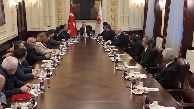 Bakan Gürlek, Nevşehir Valisi Ali Fidan ve beraberindeki heyeti ile bir araya geldi