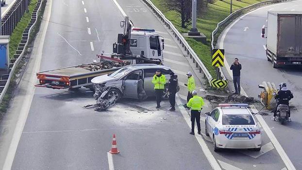Esenler’de refüje çarpan cip devrildi