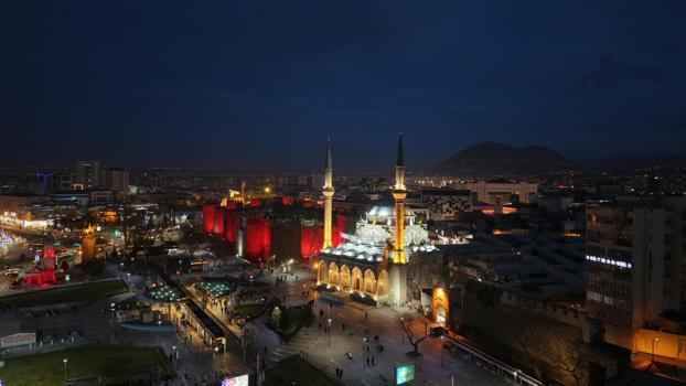 Büyükşehir Belediyesi'nden ramazan ayına özel ışıklandırma