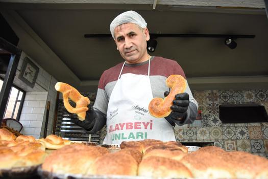 Rum kalfanın oyuncak şeklindeki iftariyelik poğaçaları, 93 yıldır çocukları oruç tutmaya teşvik ediyor