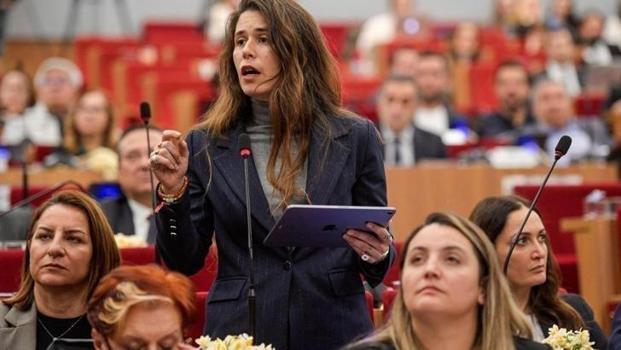 Çeşme Belediye Başkanı Lal Denizli ifade vermeye geldi