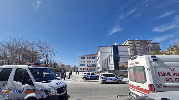 Cıva dökülen sınıftaki 14 öğrenci, zehirlenme şüphesi ile hastaneye kaldırıldı