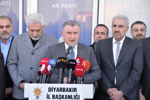 Bakan Bak: Birileri gibi deprem turisti değiliz