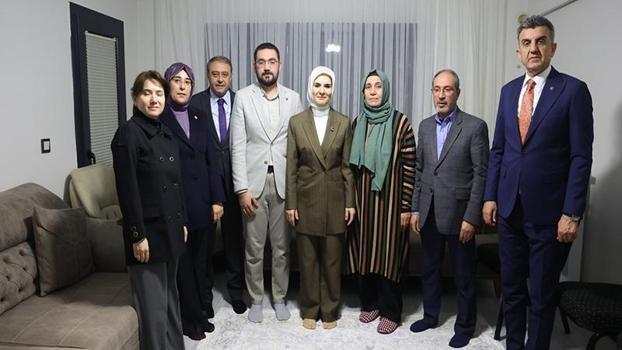 Bakan Göktaş, yeni evine kavuşan ailenin iftar sofrasına misafir oldu