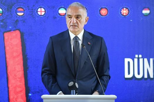 Bakan Ersoy, 'Dünya Dillerinde Türkçe Sözlüğü'nü kamuoyuna tanıttı