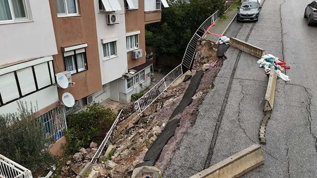 Buca'da istinat duvarı çöktü; apartman sakinleri çözüm bekliyor