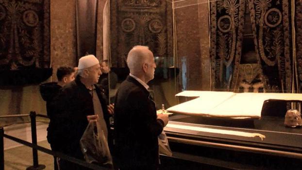 Ziyarete açılan Hırka-i Şerif'e yoğun ilgi