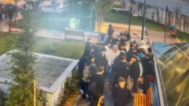 Bağcılar'da kavgayı ayırmak isterken 6 yerinden bıçaklandı; 3 gözaltı