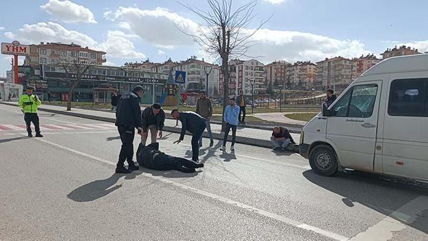 Minibüsün çarptığı yaya 32 metre ileriye fırladı