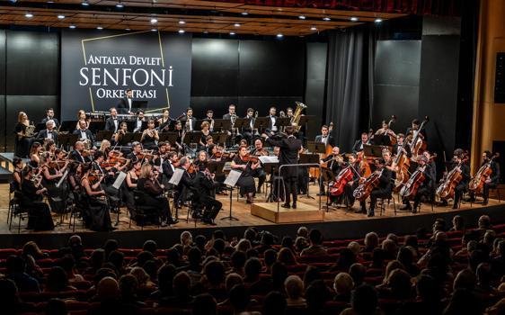 Antalya Devlet Senfoni Orkestrası sanatseverlerle buluştu