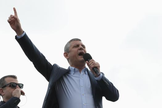 Özgür Özel: Siyasetçiyi başsavcı, sonra da o başsavcıyı tekrar siyasetçi yapmıştır