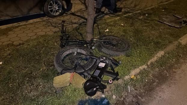 Ehliyetsiz sürücünün kullandığı otomobil, elektrikli bisiklete çarptı; 1’i ağır 2 çocuk yaralandı