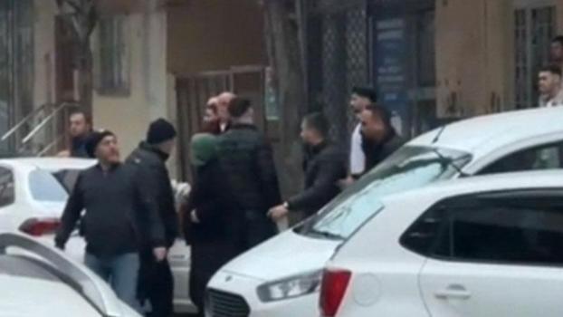 Küçükçekmece'de iftar saatinde çıkan park yeri kavgası kamerada