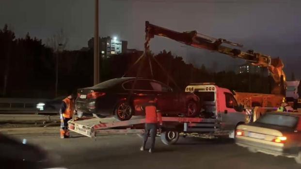 İstanbul - Başakşehir'de 5 aracın karıştığı zincirleme kaza: 5 yaralı