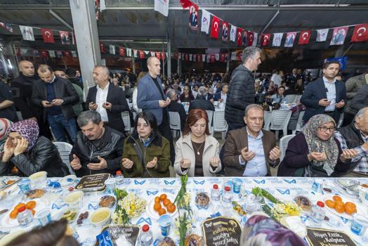 Başkan Seçer binlerce kişiyle iftar sofrasında buluştu