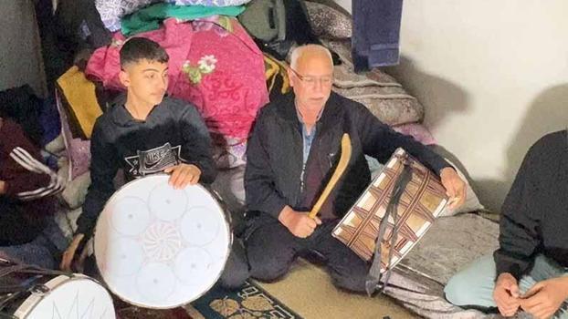 Gaziantep'ten Avcılar'a gelip 43 yıldır ramazan davulu çalıyor; geleneği torunu sürdürüyor
