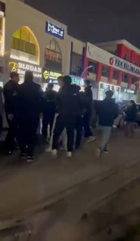 İstanbul - Başakşehir'de iftarın ardından iki grup arasında çıkan kavga kamerada