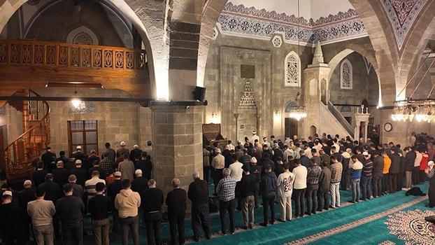 Bu dua sadece teravih namazları sonrası Erzurum’da okunuyor