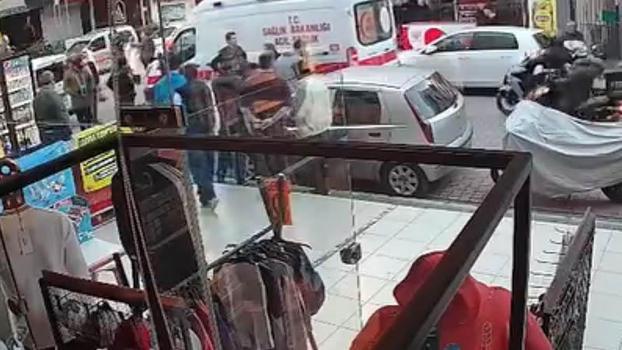 Mersin'de 2 grup arasında bıçaklı kavga kamerada