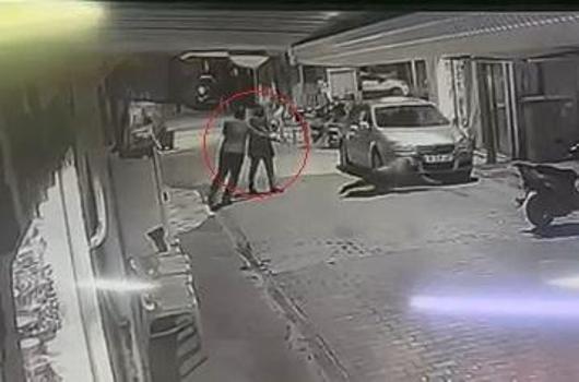 Bursa'da 1 kişinin yaralandığı silahlı kavga kamerada