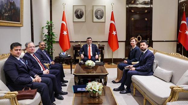 Cumhurbaşkanı Yardımcısı Yılmaz, D-8 Genel Sekreteri Mahmud ile görüştü