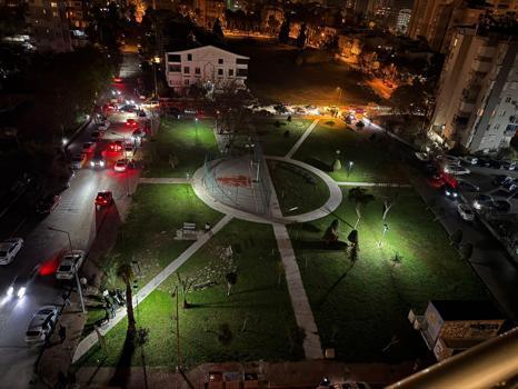 Parkta gürültü yapan, çevredekileri tehdit eden gruplar mahalleliyi bezdirdi