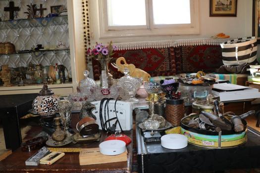 Babalarının koleksiyonları ile başlayan antika merakı, iki kız kardeşin mesleği oldu/Ek fotoğraflar