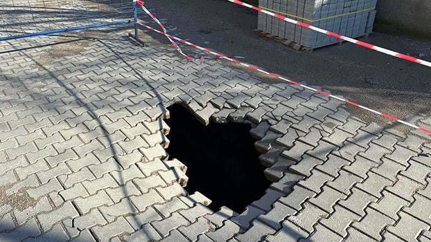 Çanakkale'de sağanak nedeniyle yol çöktü