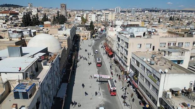 Şanlıurfa’da tarihi sokaklarda golf aracı, caddede nostaljik tramvay dönemi