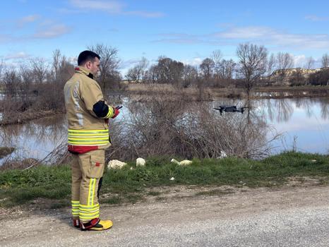 Edirne'de nehirlerin debileri düşüşe geçti: 3 gün mahsur kalan TIR şoförü kurtarıldı/Ek fotoğraflar