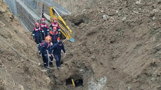 Göçük altında kalan operatör kurtarıldı