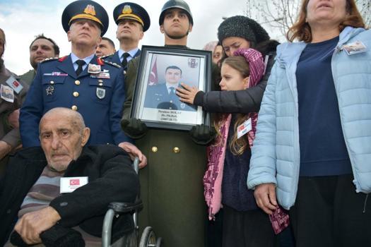 Balıkesir'de kaza kırıma uğrayan F-16 uçağının enkazı kaldırılıyor / Ek fotoğraflar