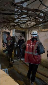 Aydın’da ev sahibi çıkan yangında dumandan etkilendi