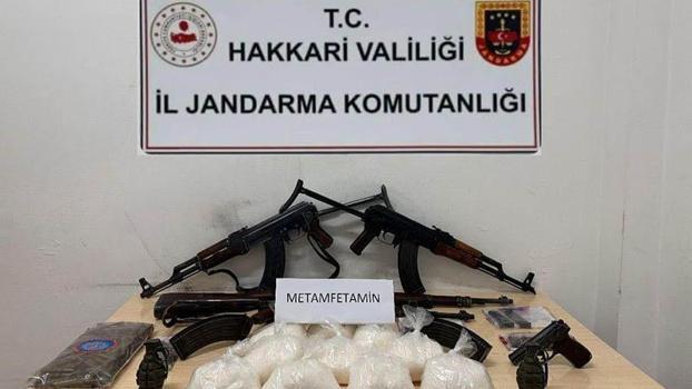 Hakkari'de 5 kilo metamfetamin ile silah ve mühimmat ele geçirildi